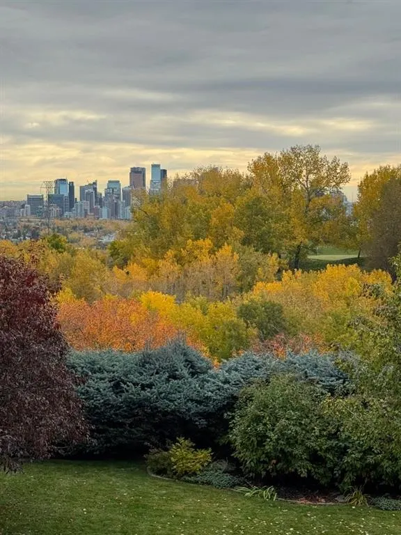 520 Cedar Crescent SW #202