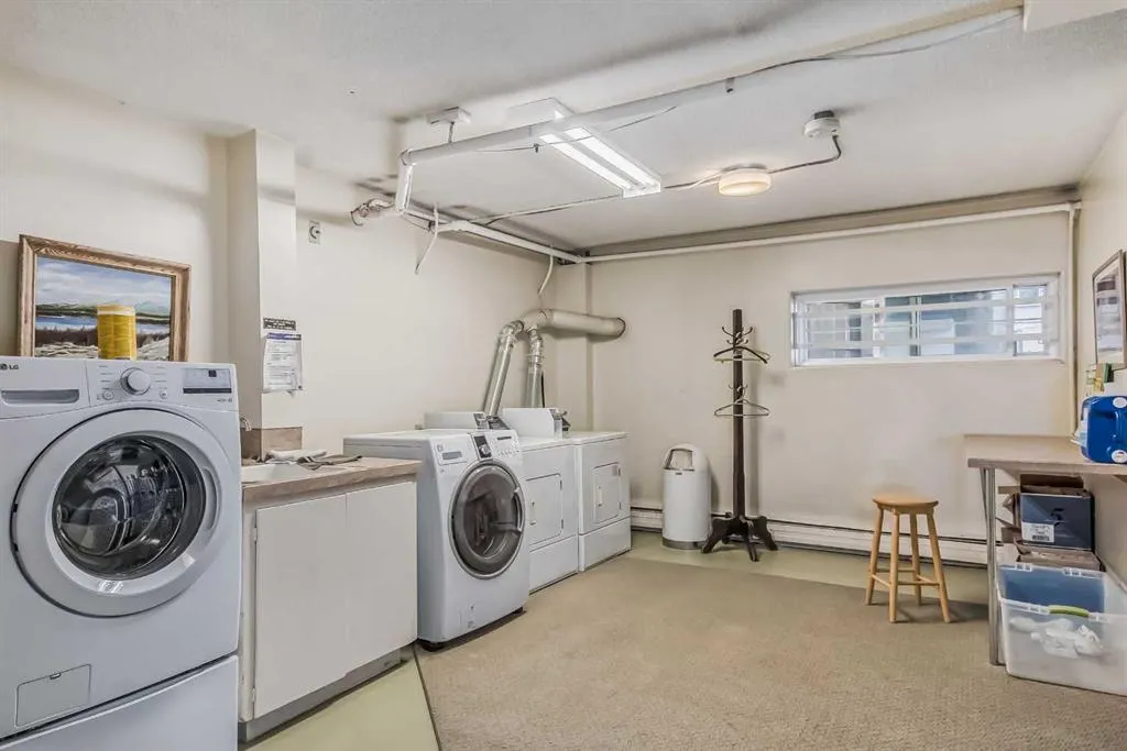 520 Cedar Crescent SW #202