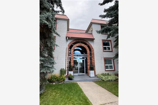 520 Cedar Crescent SW