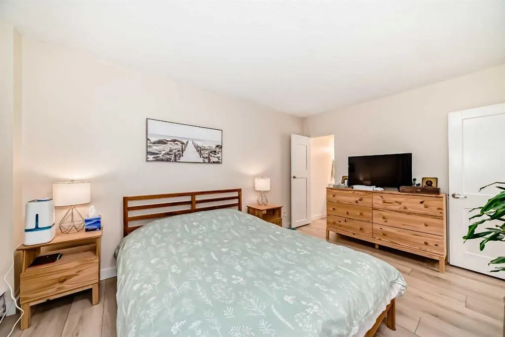 520 Cedar Crescent SW #202