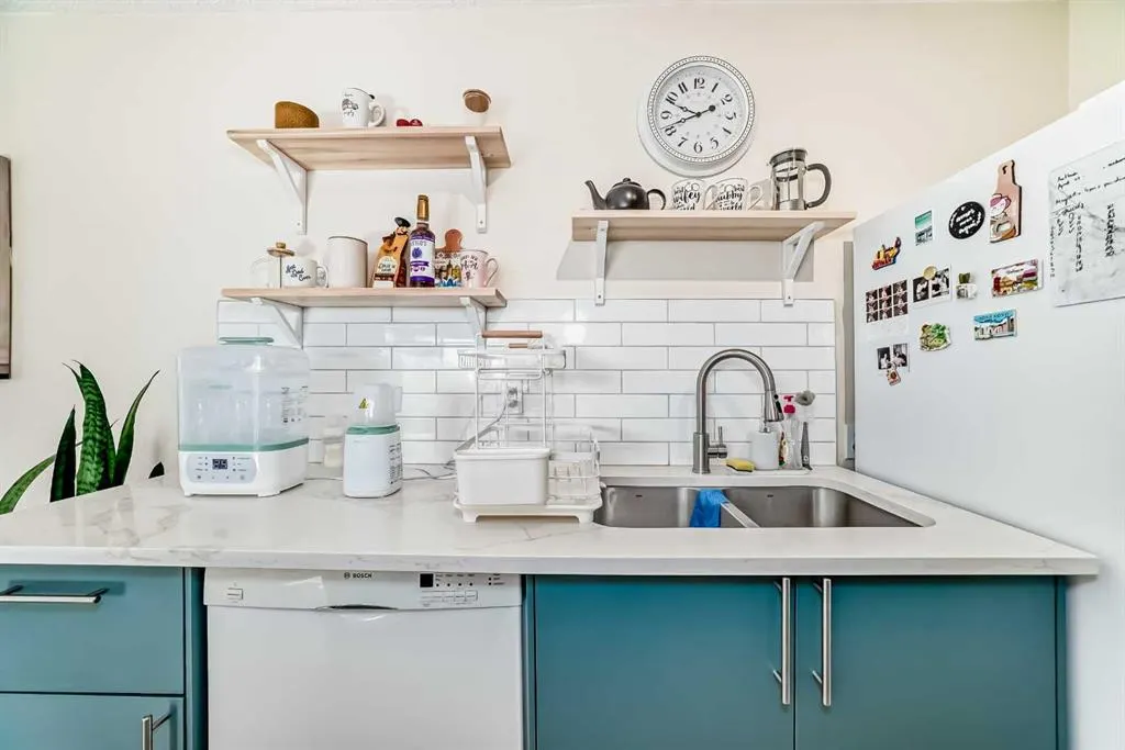 520 Cedar Crescent SW #202
