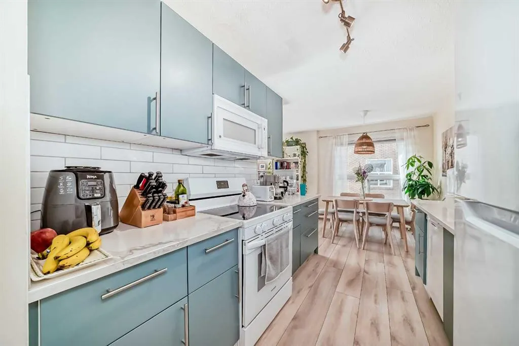 520 Cedar Crescent SW #202