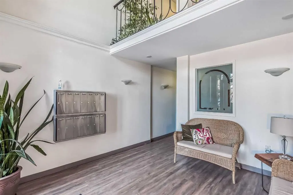 520 Cedar Crescent SW #202