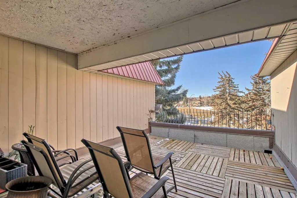 520 Cedar Crescent SW #202