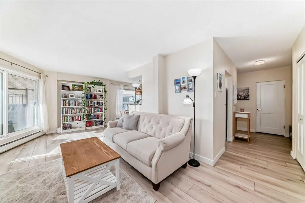 520 Cedar Crescent SW #202