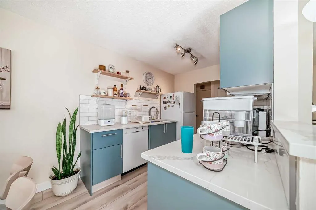 520 Cedar Crescent SW #202