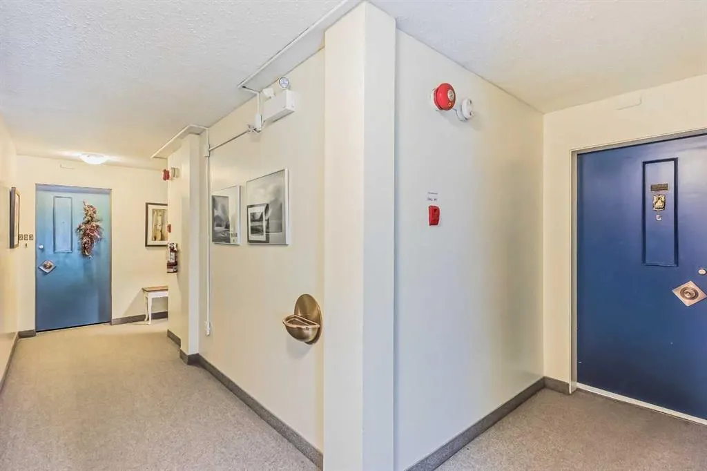 520 Cedar Crescent SW #202