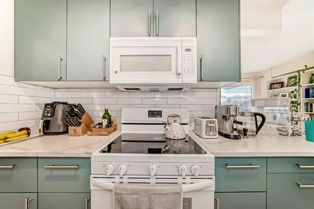 520 Cedar Crescent SW #202