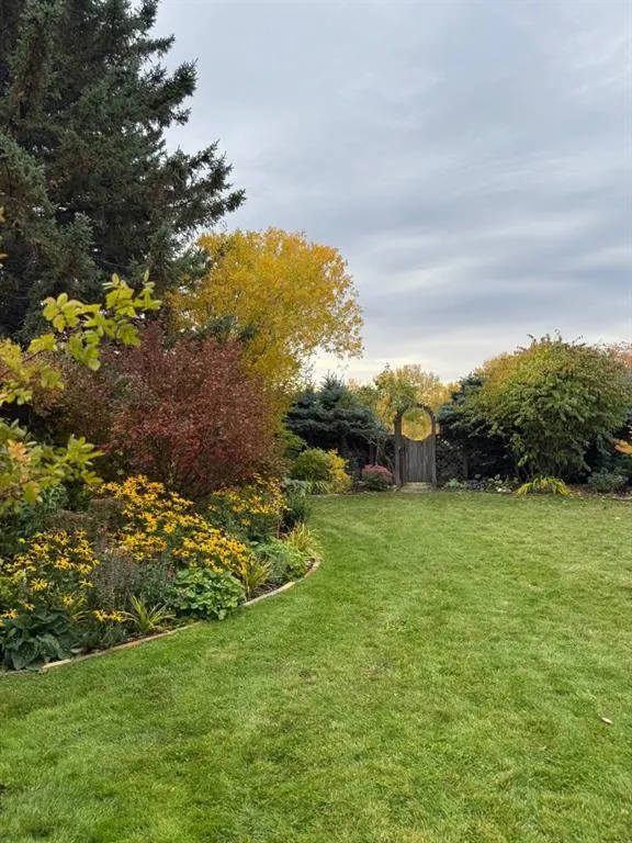 520 Cedar Crescent SW #202