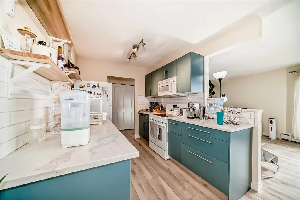 520 Cedar Crescent SW #202