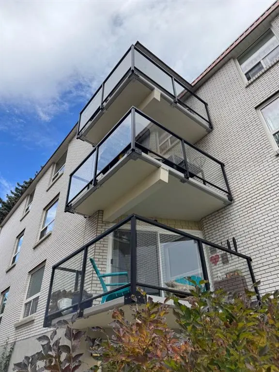 520 Cedar Crescent SW #202