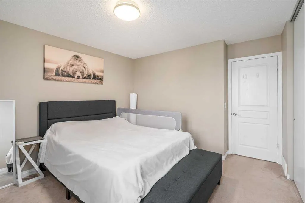 240 Elgin Meadows Gardens SE