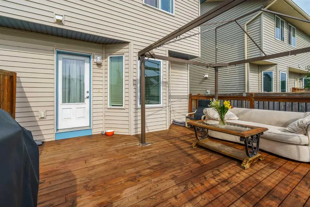 240 Elgin Meadows Gardens SE