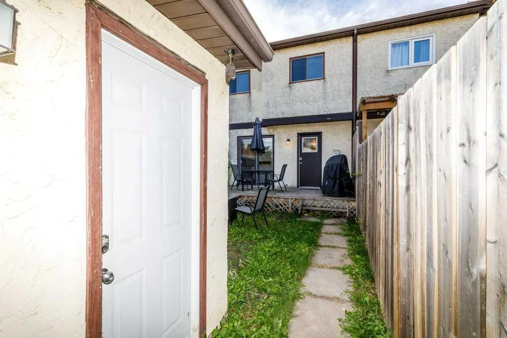 16C Manning Street