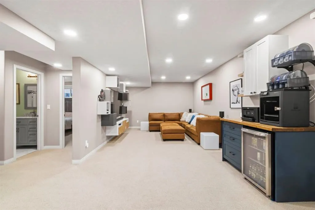 1621 Strathcona Drive SW