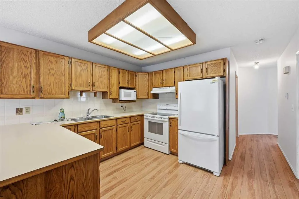 60 Rundlelawn Green NE