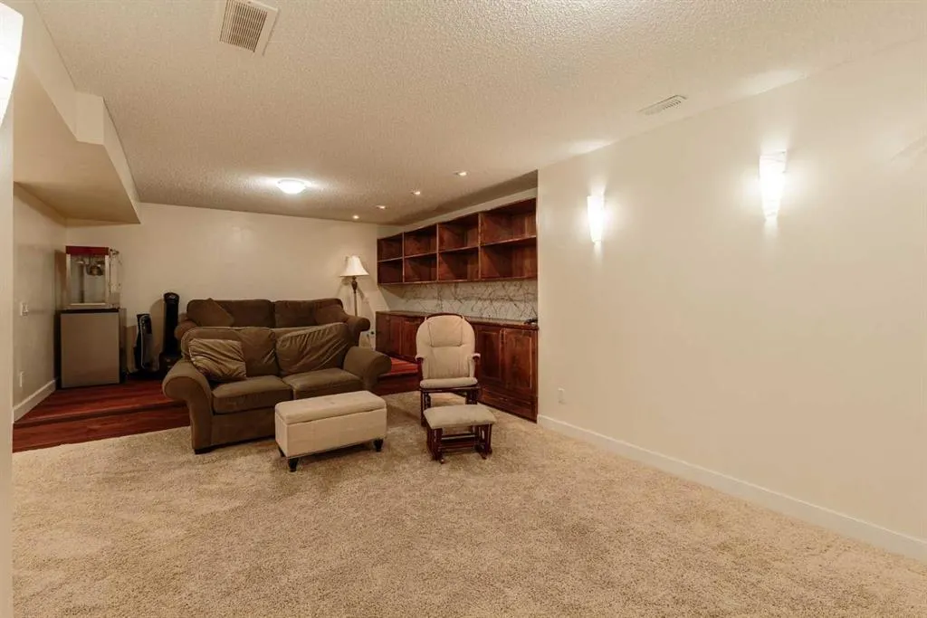 49 Everhollow Avenue SW