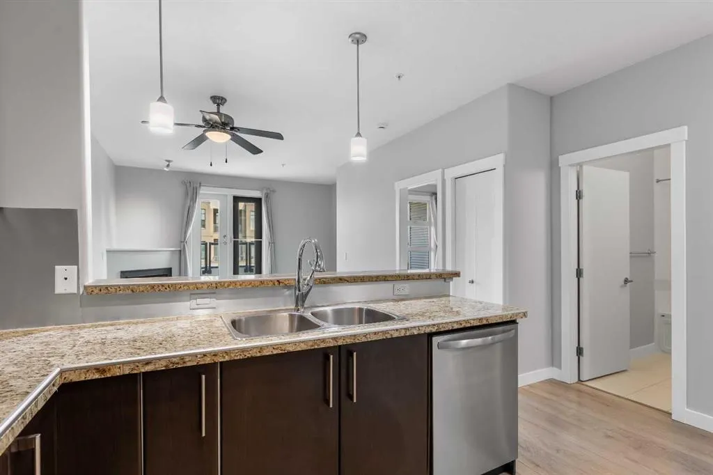 880 Centre Avenue NE #405