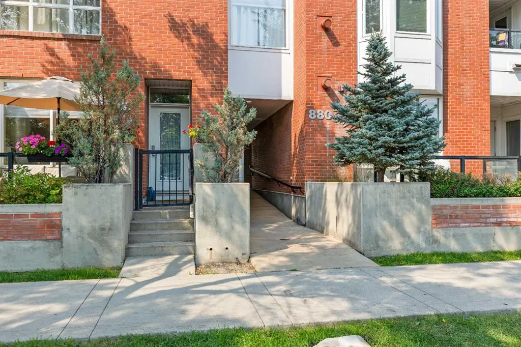 880 Centre Avenue NE #405