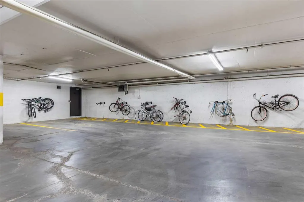 880 Centre Avenue NE #405