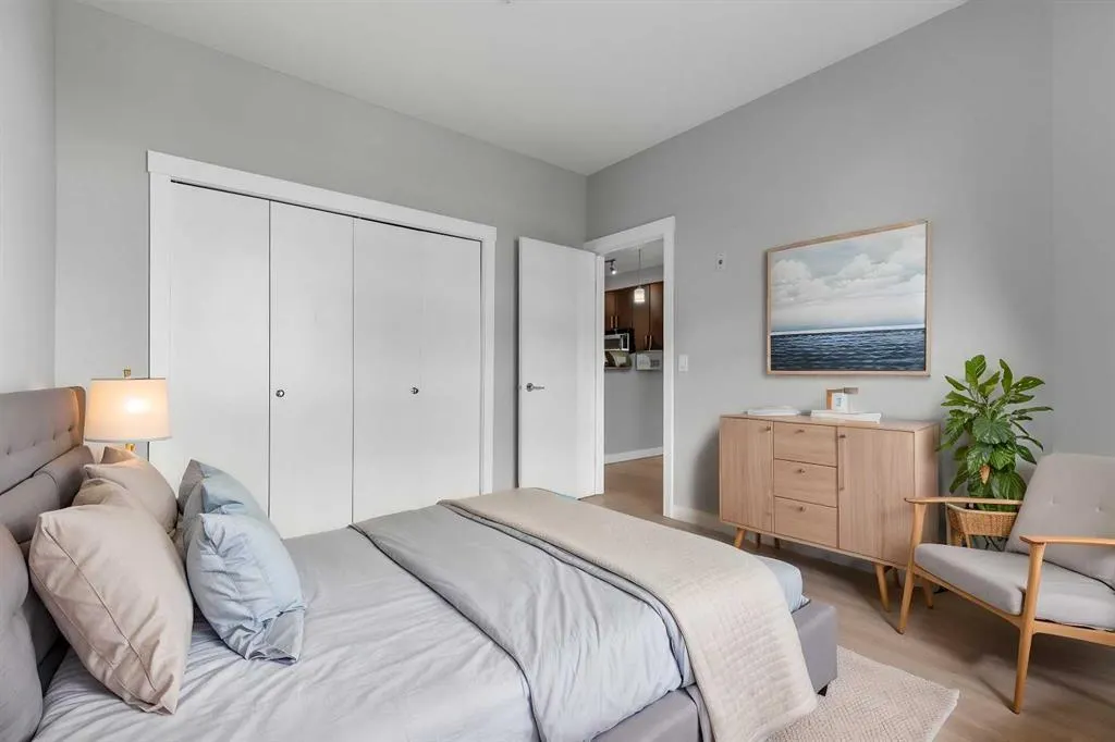 880 Centre Avenue NE #405