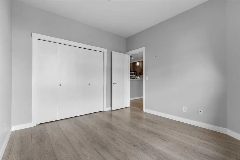 880 Centre Avenue NE #405