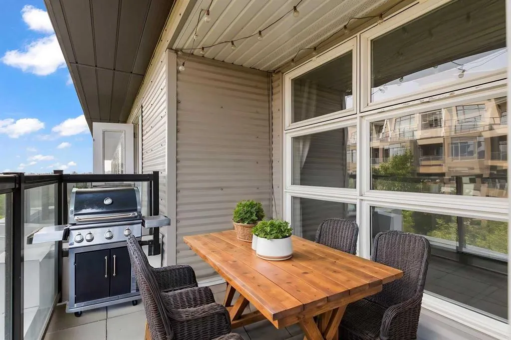 880 Centre Avenue NE #405
