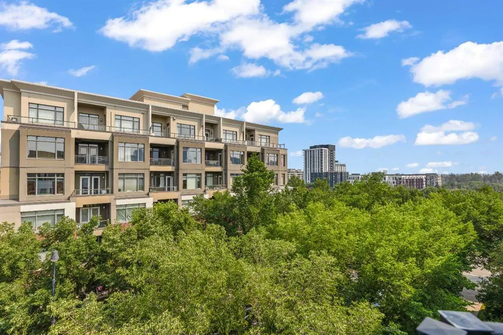 880 Centre Avenue NE #405