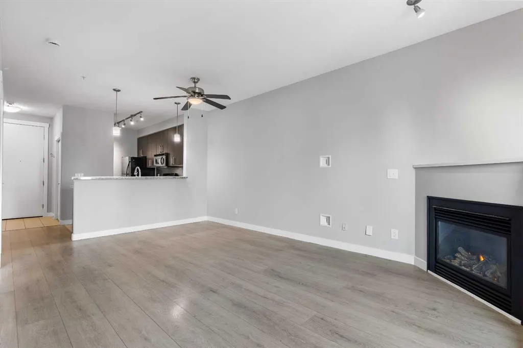 880 Centre Avenue NE #405