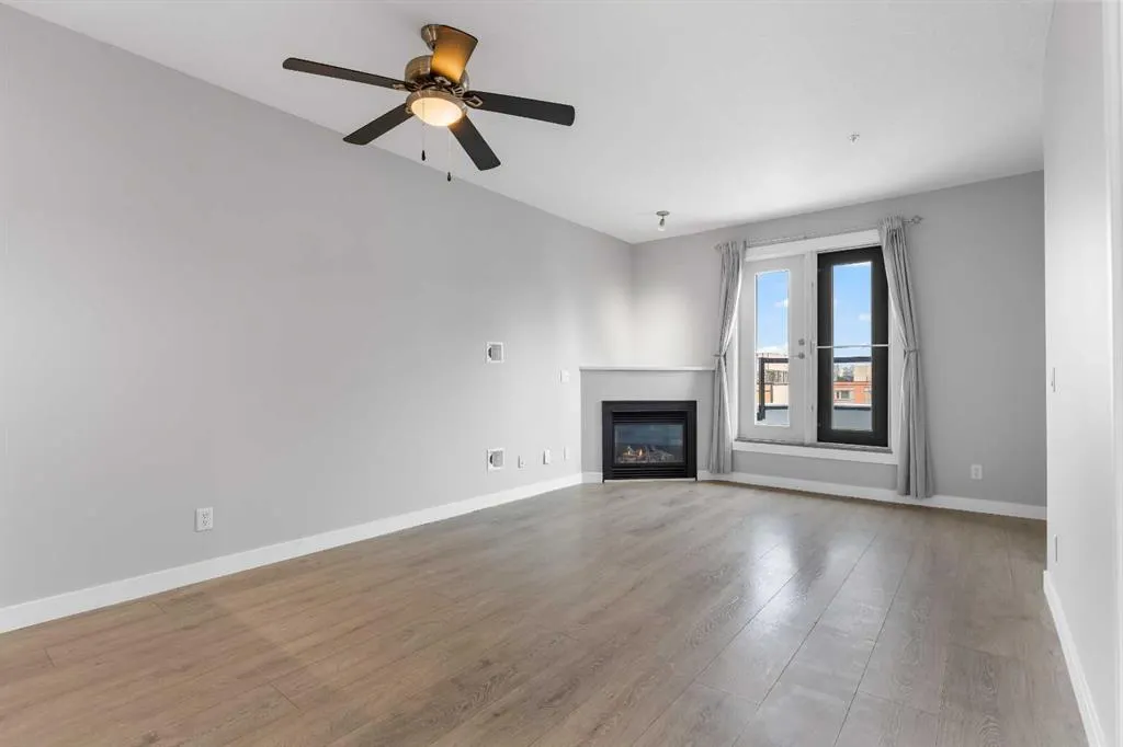 880 Centre Avenue NE #405