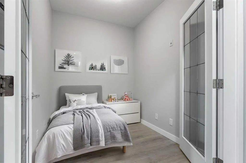 880 Centre Avenue NE #405