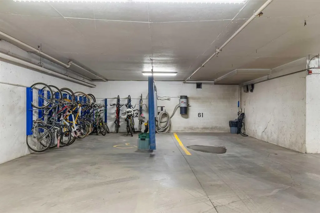 880 Centre Avenue NE #405
