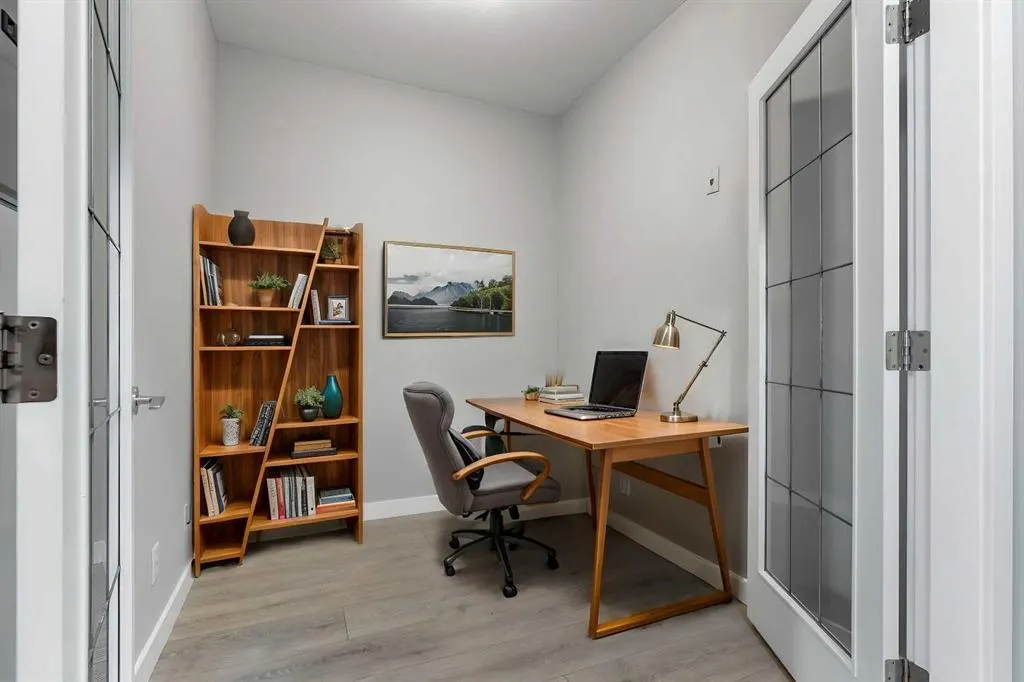 880 Centre Avenue NE #405