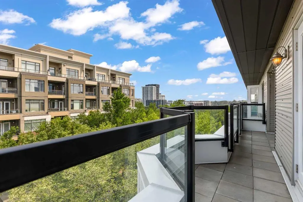 880 Centre Avenue NE #405