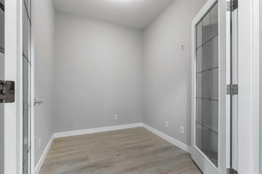 880 Centre Avenue NE #405