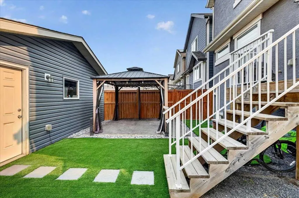 25 Masters Street SE