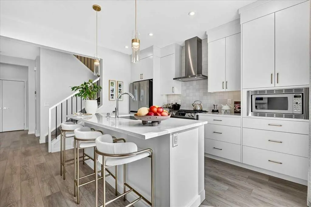 90 Savoy Landing SE