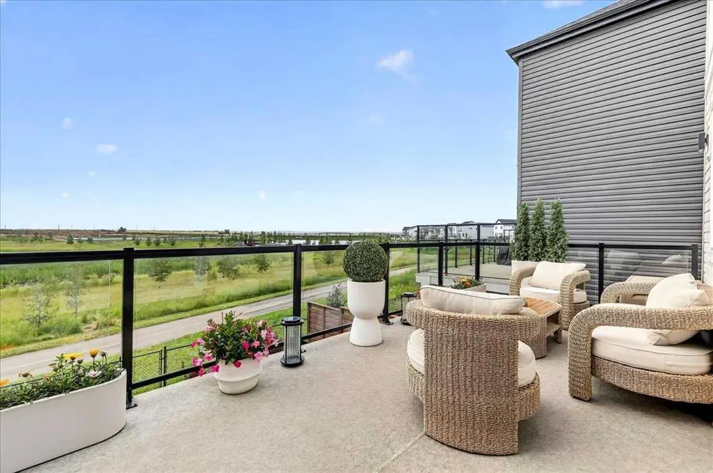 90 Savoy Landing SE