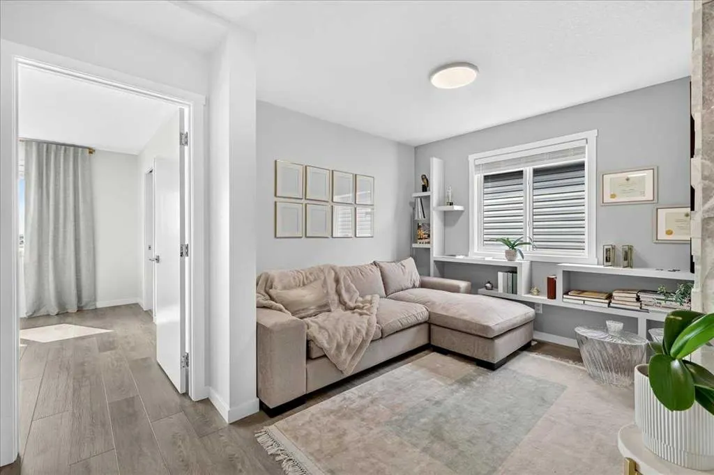 90 Savoy Landing SE