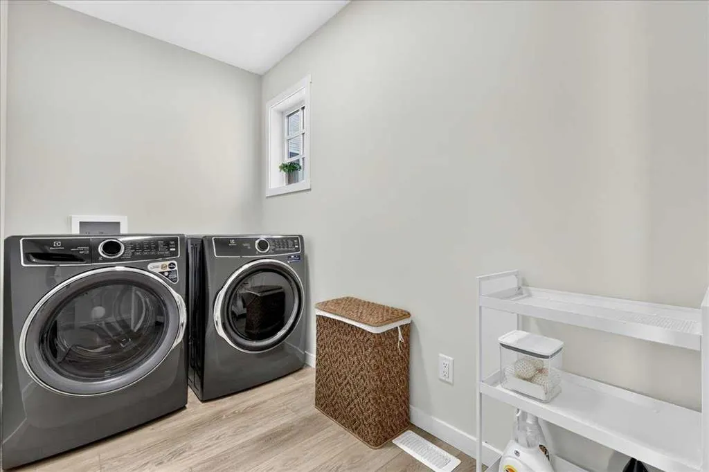 90 Savoy Landing SE