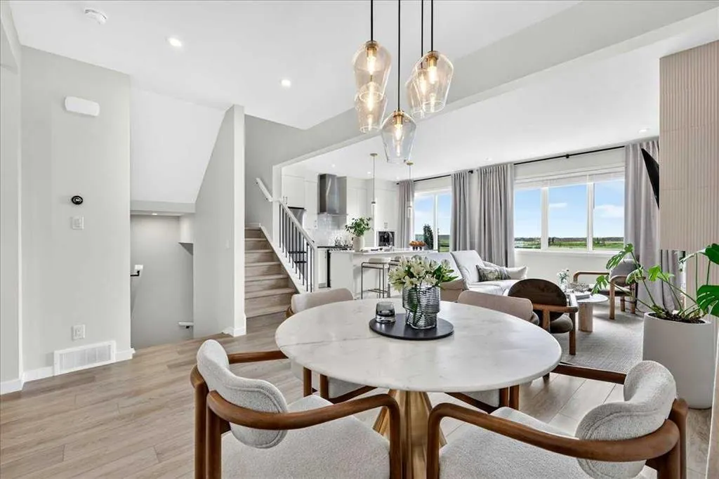 90 Savoy Landing SE