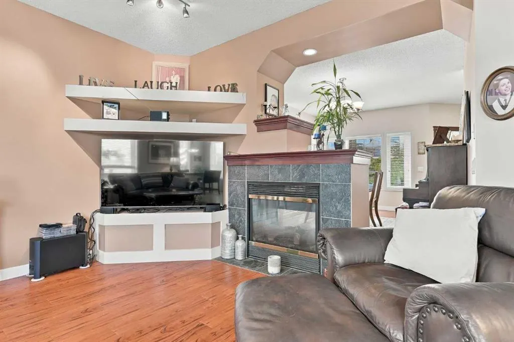 211 Royal Birch Way NW