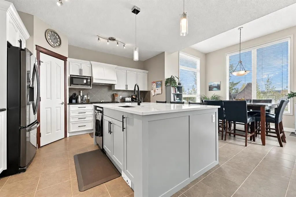 211 Royal Birch Way NW