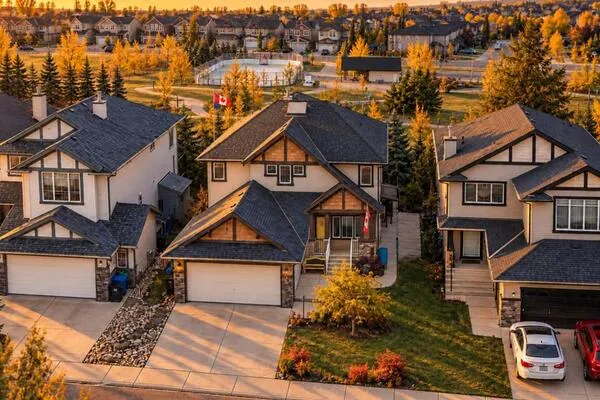 211 Royal Birch Way NW