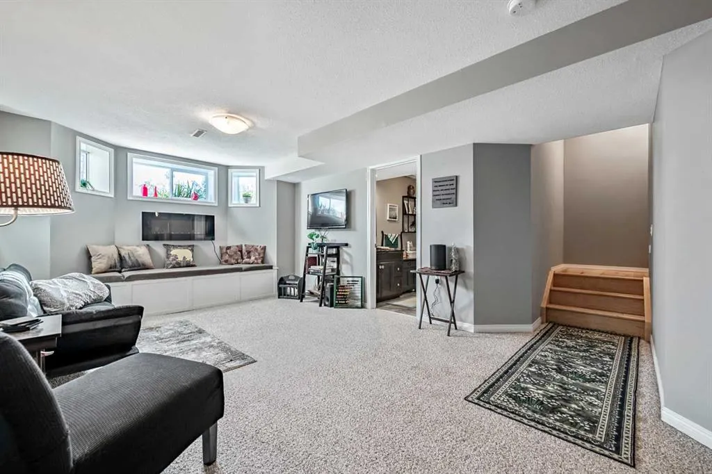 32 Sunrise Close SE