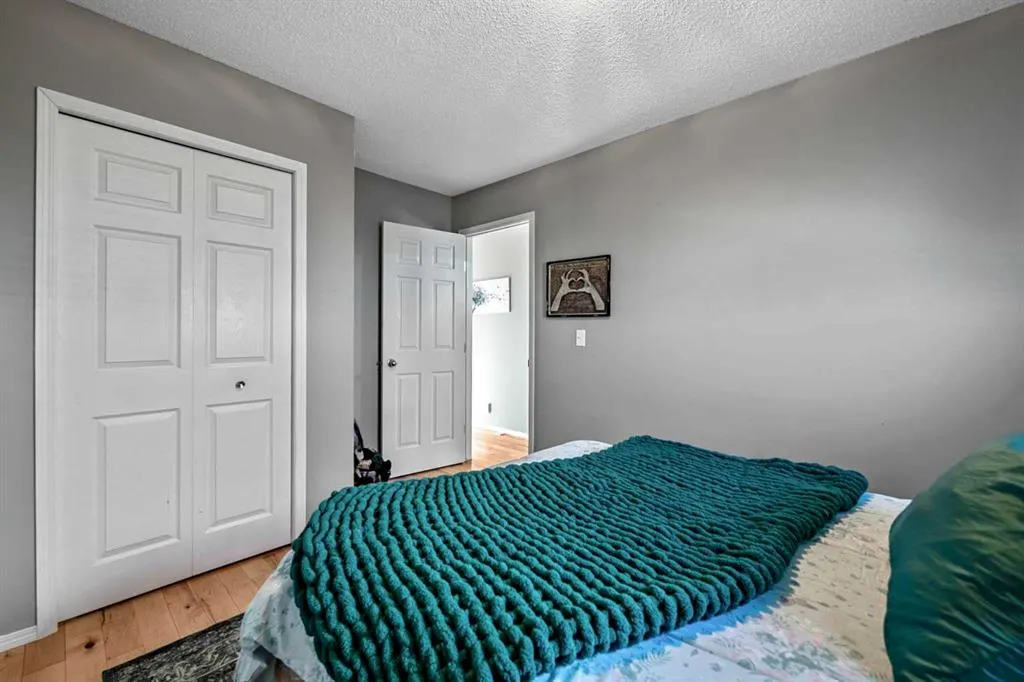 32 Sunrise Close SE