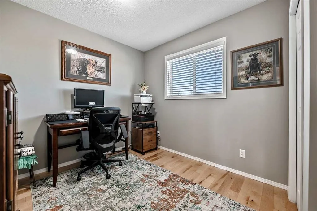 32 Sunrise Close SE