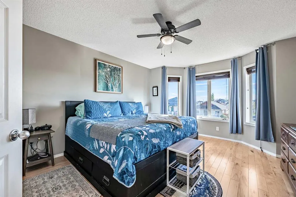 32 Sunrise Close SE