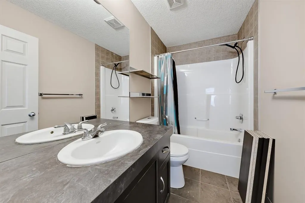 151 Copperfield Common SE
