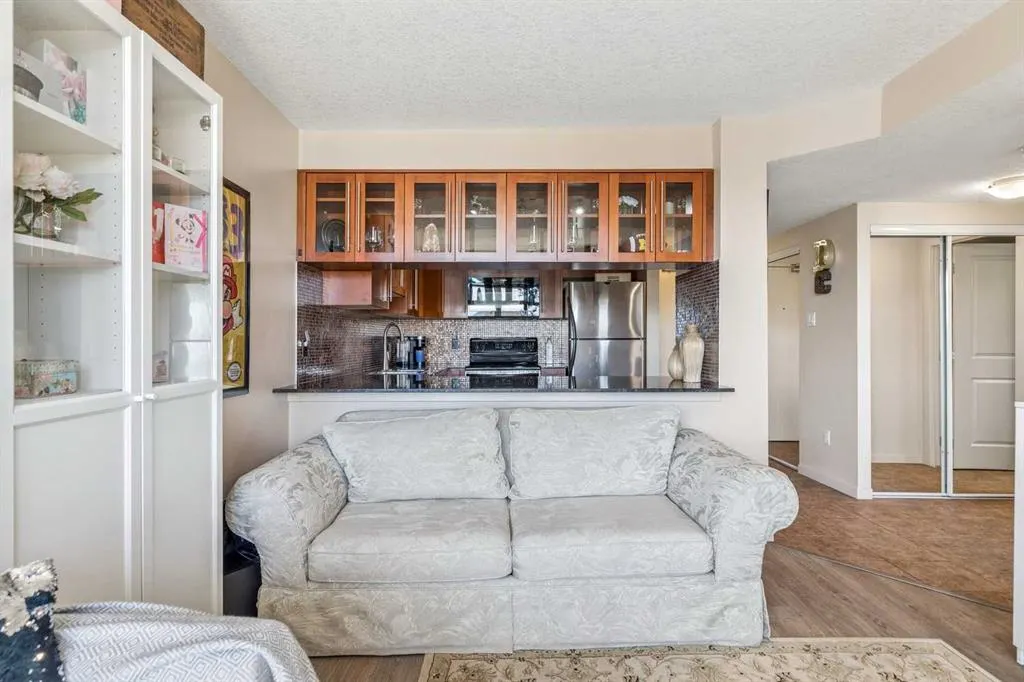 429 14 Street NW #605